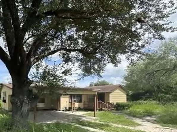212 5th St, Odem, TX 78370