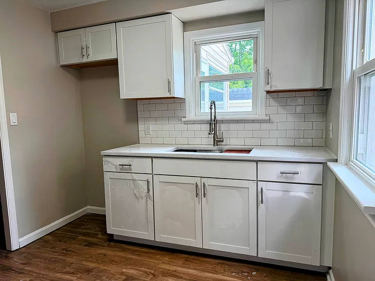 10806 Plymouth Ave — Photo 8