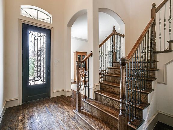 4th image of 2708 Enid Dr