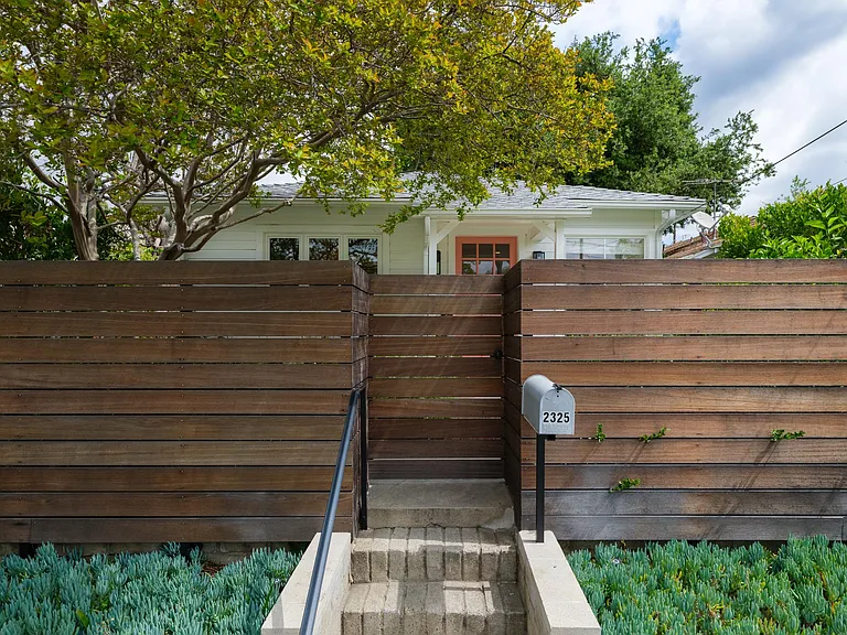 2325 Montrose Ave #A — Photo 6