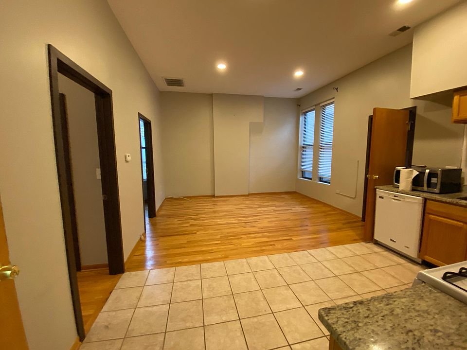 1st image of 1118 W Armitage Ave #3R