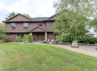 4007 Lakepoint Rd, Champaign, IL 61822