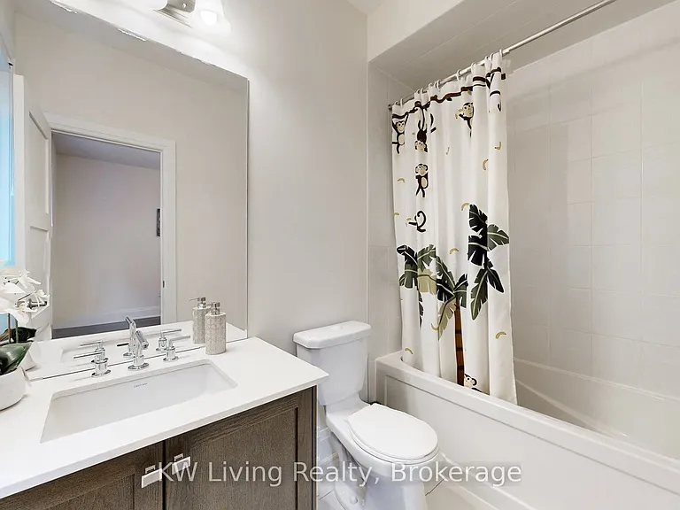 92 Giardina Cres — Photo 32
