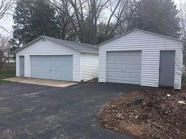2701 Rimrock Rd — Photo 2