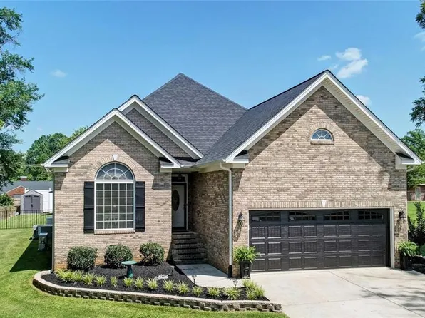 1841 Pennrose Dr, Reidsville, NC 27320