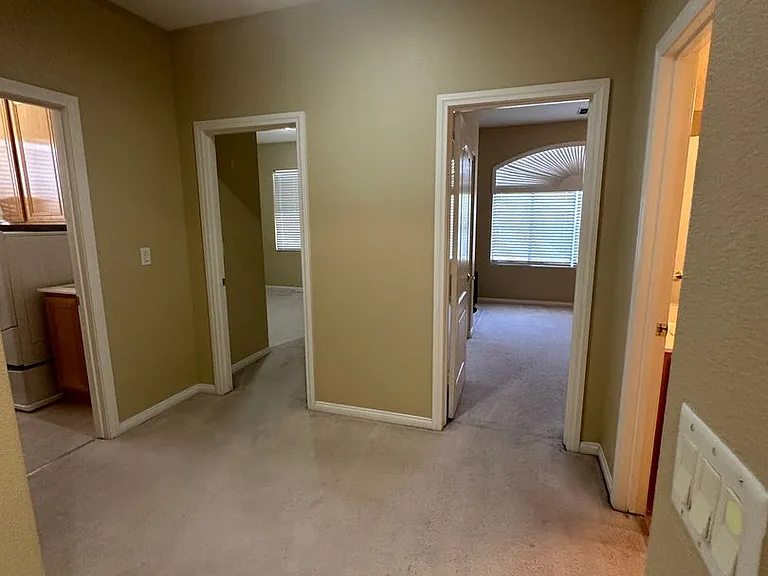 1031 Belle River Ct — Photo 12