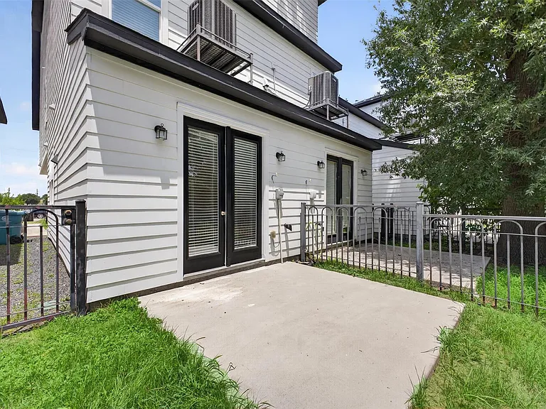 3229 Real St #B — Photo 36