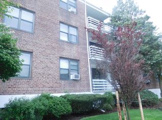 14 Stoner Ave #2F, Great Neck, NY