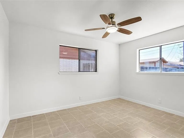 206 E Dunkin Cir — Photo 7