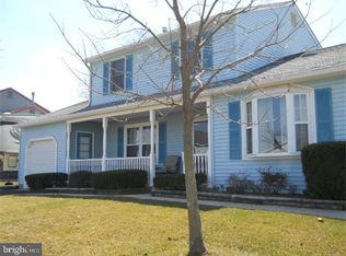 4 Berwick Ln, Sicklerville, NJ 08081