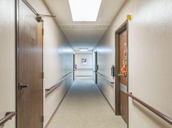 700 Division St #18222103