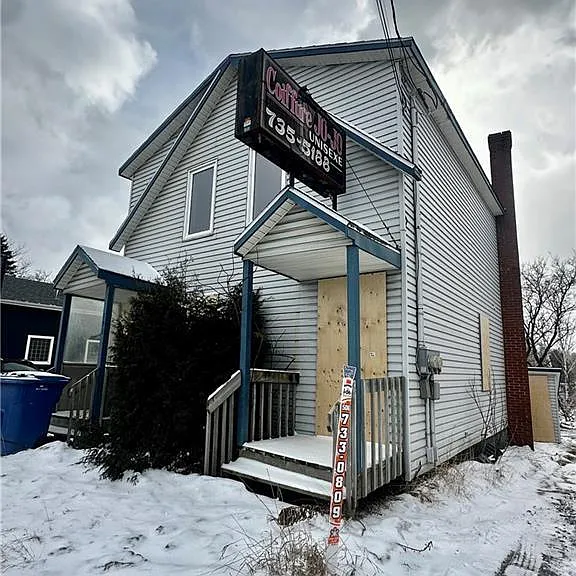 198 Victoria — Photo 5