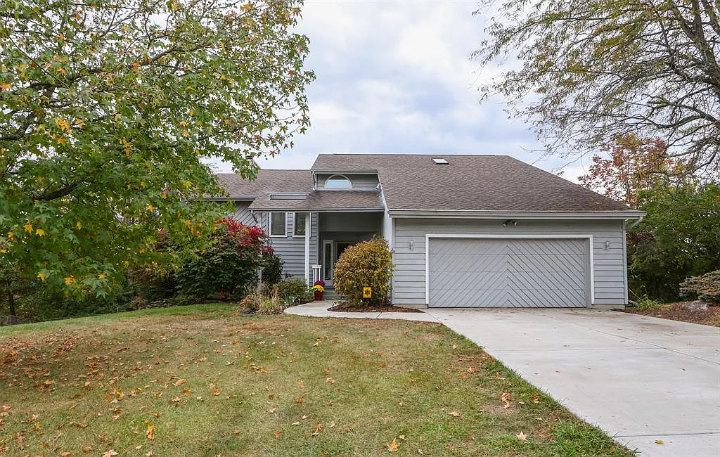 1252 Elizabeth Dr photo 1
