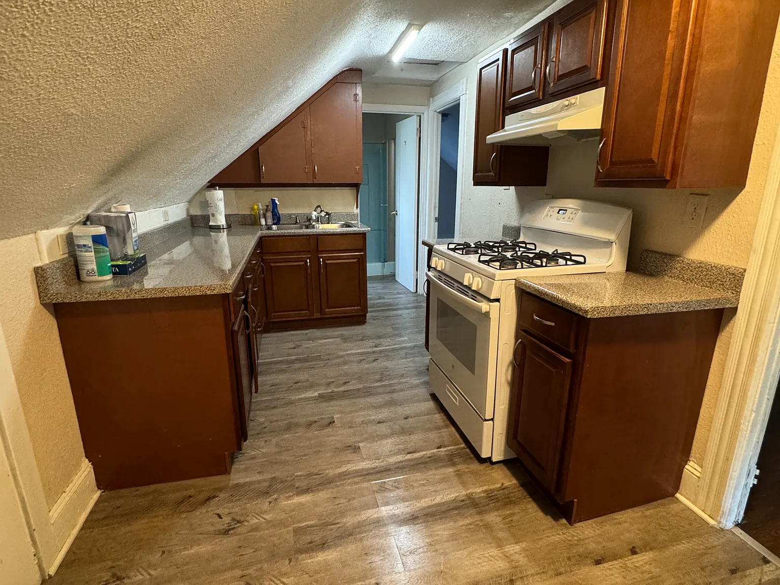 2 bed, 750 sqft, $1,550 — Photo 3