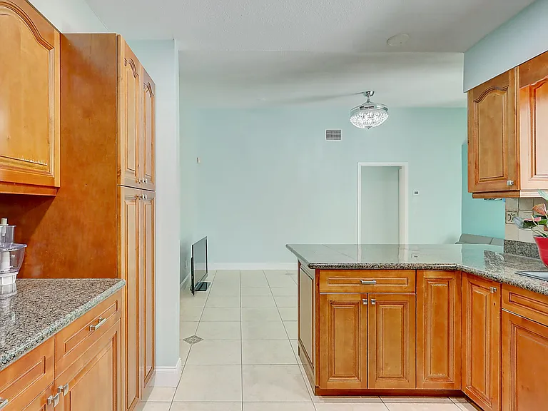 238 SW Grove Ave — Photo 14