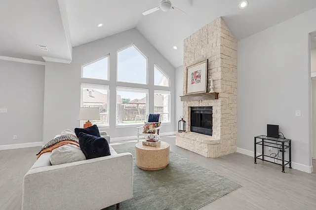 325 Mill Creek Dr — Photo 3
