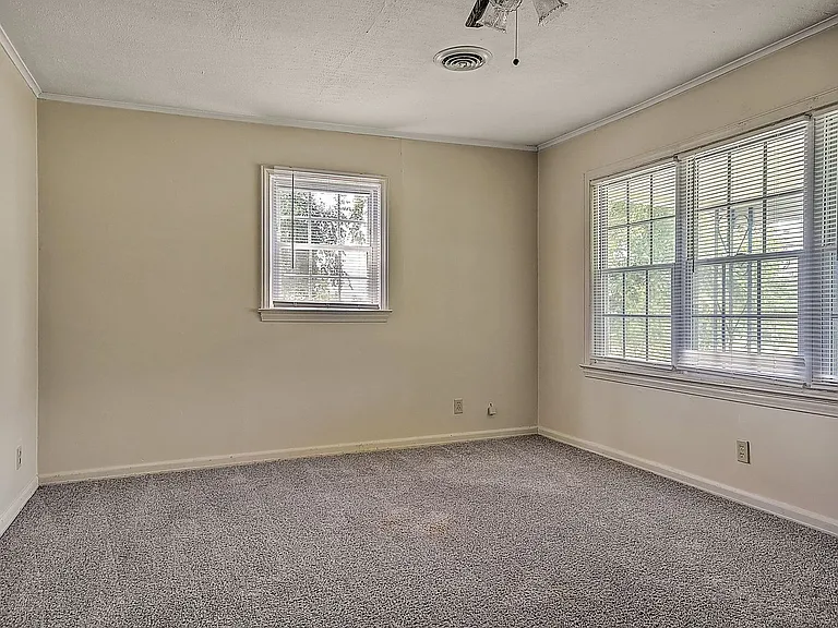 2207 Buckingham Rd — Photo 20