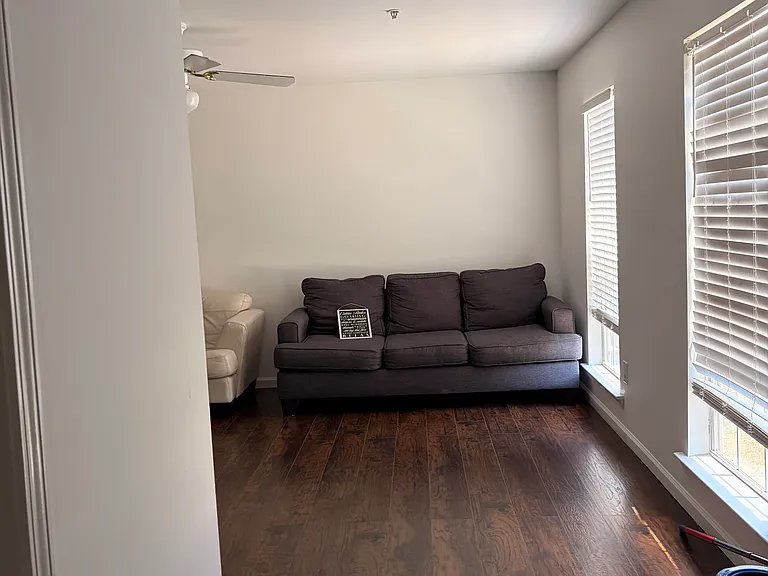 113 Willow Point Ln — Photo 2