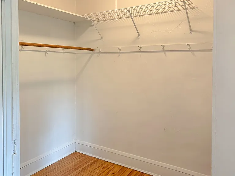 Oakview Apartments — Photo 11