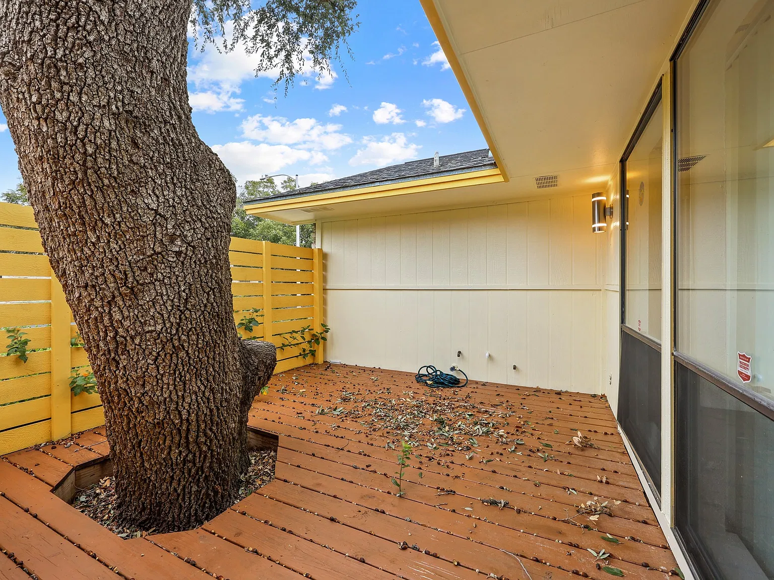 4 bed, 1681 sqft, $2,400 — Photo 2