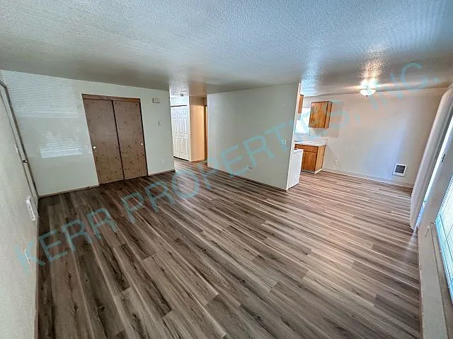 Charming 2-Bedroom Multiplex in Portland with Cozy 862 Sq Ft Layout - Perfect for Urban Living! — Photo 3