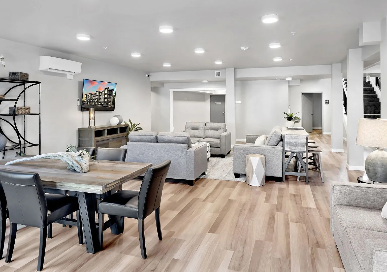 Kingsway Apartments — Photo 4