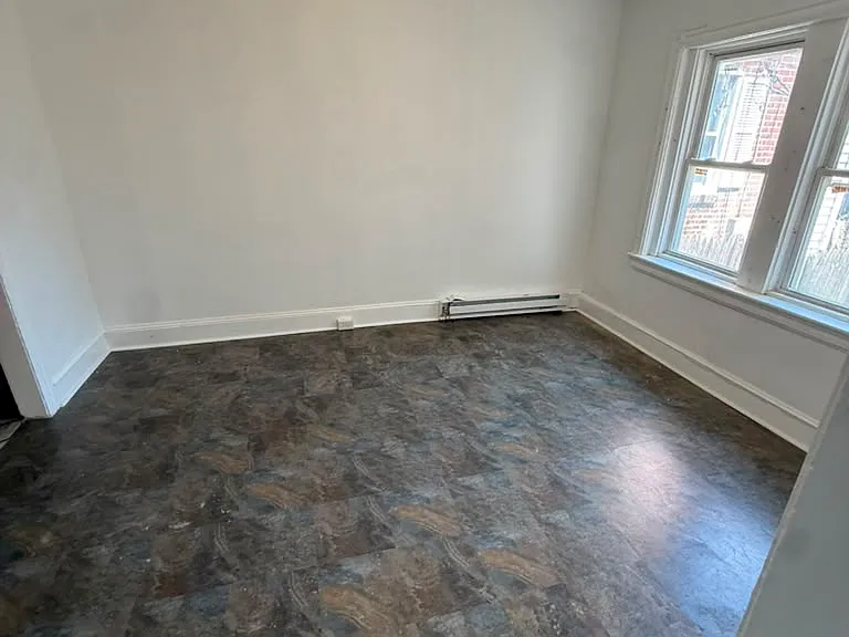 2402 Carter St — Photo 3