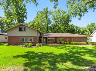 15 Ladue Rdg, Saint Louis, MO 63124