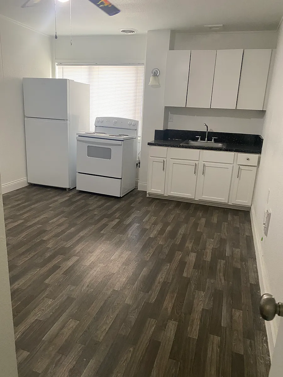 Building Photo - Uptown Apartments