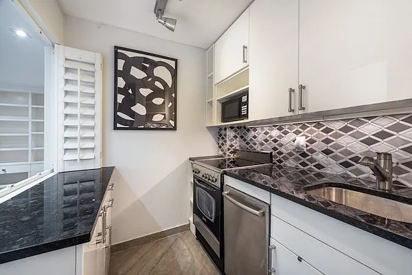 344 W 12th St #1C — Photo 5