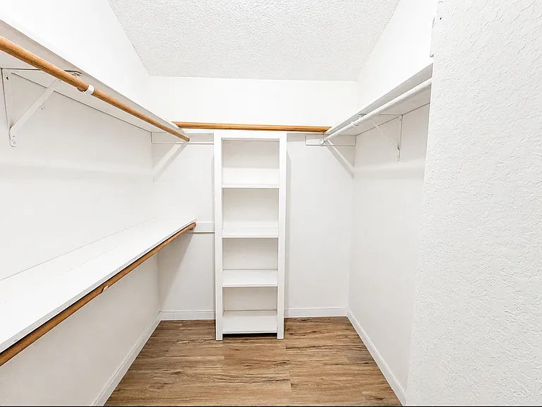 2401 Stephen Lee Dr — Photo 23