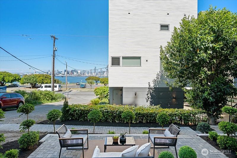 4th image of 4011 SW Maryland Place