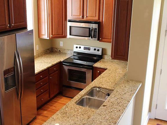 5th image of 818 Guaranda Dr Unit 800