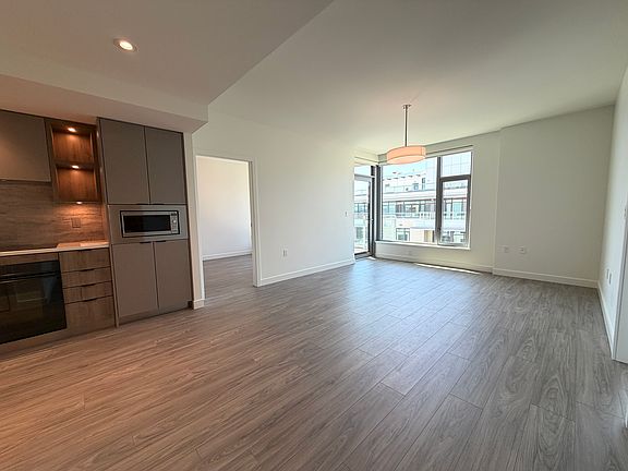 3rd image of 755 Harbourside Dr #714