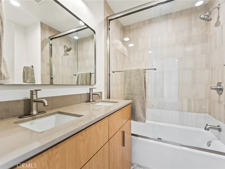 429 Goldenrod — Photo 18