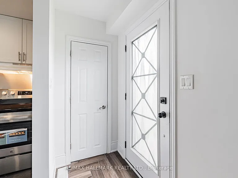 82 Ellington Dr #UPPER — Photo 3