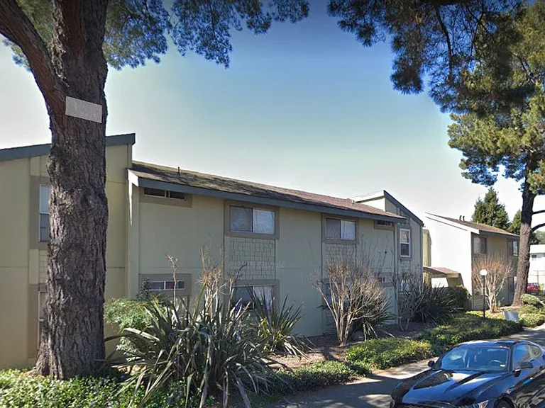 1135 Slater St — Photo 2