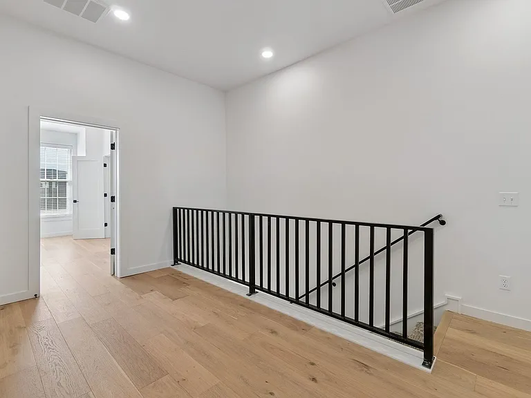 18821 Selah Way — Photo 41