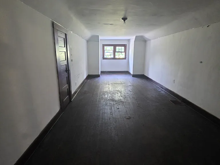 1303 E Hickory St — Photo 17