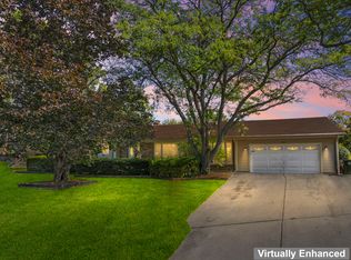 2226 N Shannondale Dr, Libertyville, IL 60048