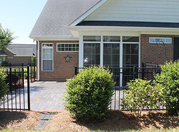 3rd image of 403 Chatwood Cir