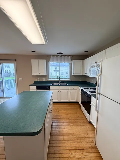 36 Lisa Dr — Photo 4