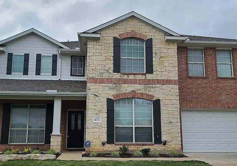 625 Manchester Dr — Photo 1