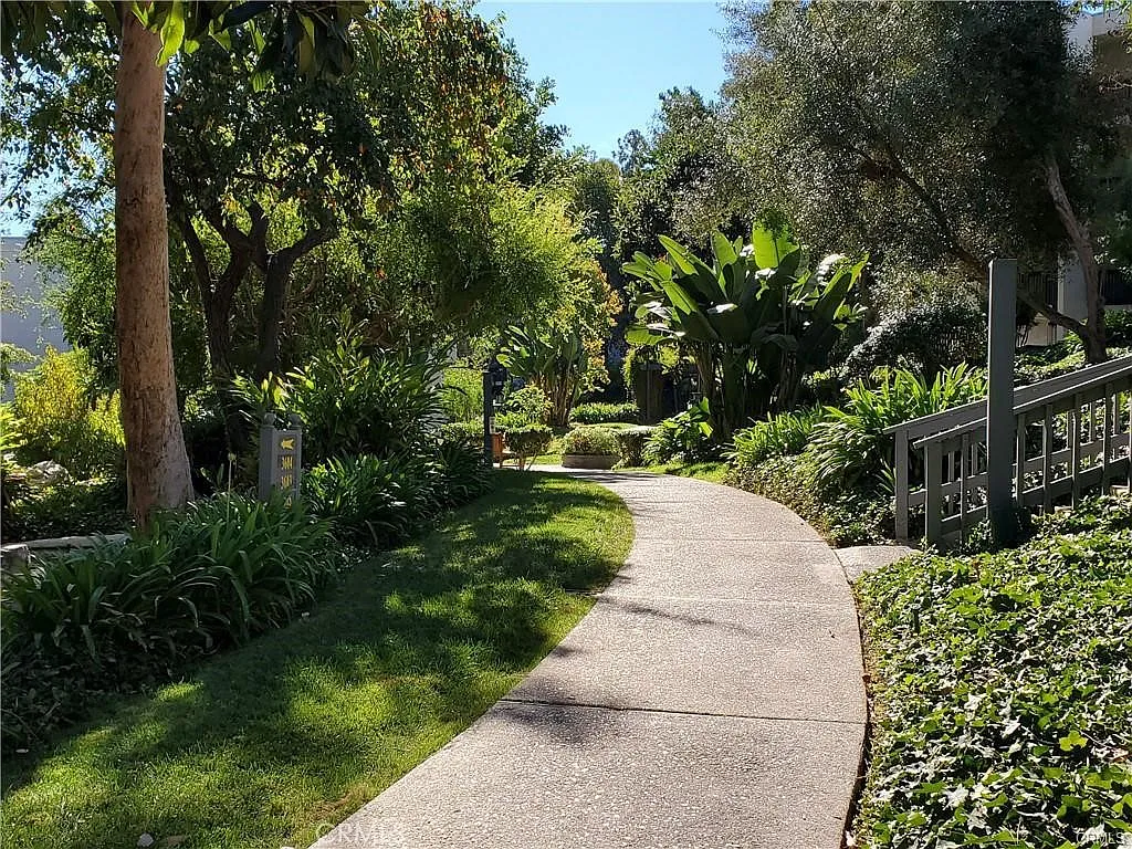 3 bed, 1748 sqft, $4,900 — Photo 4