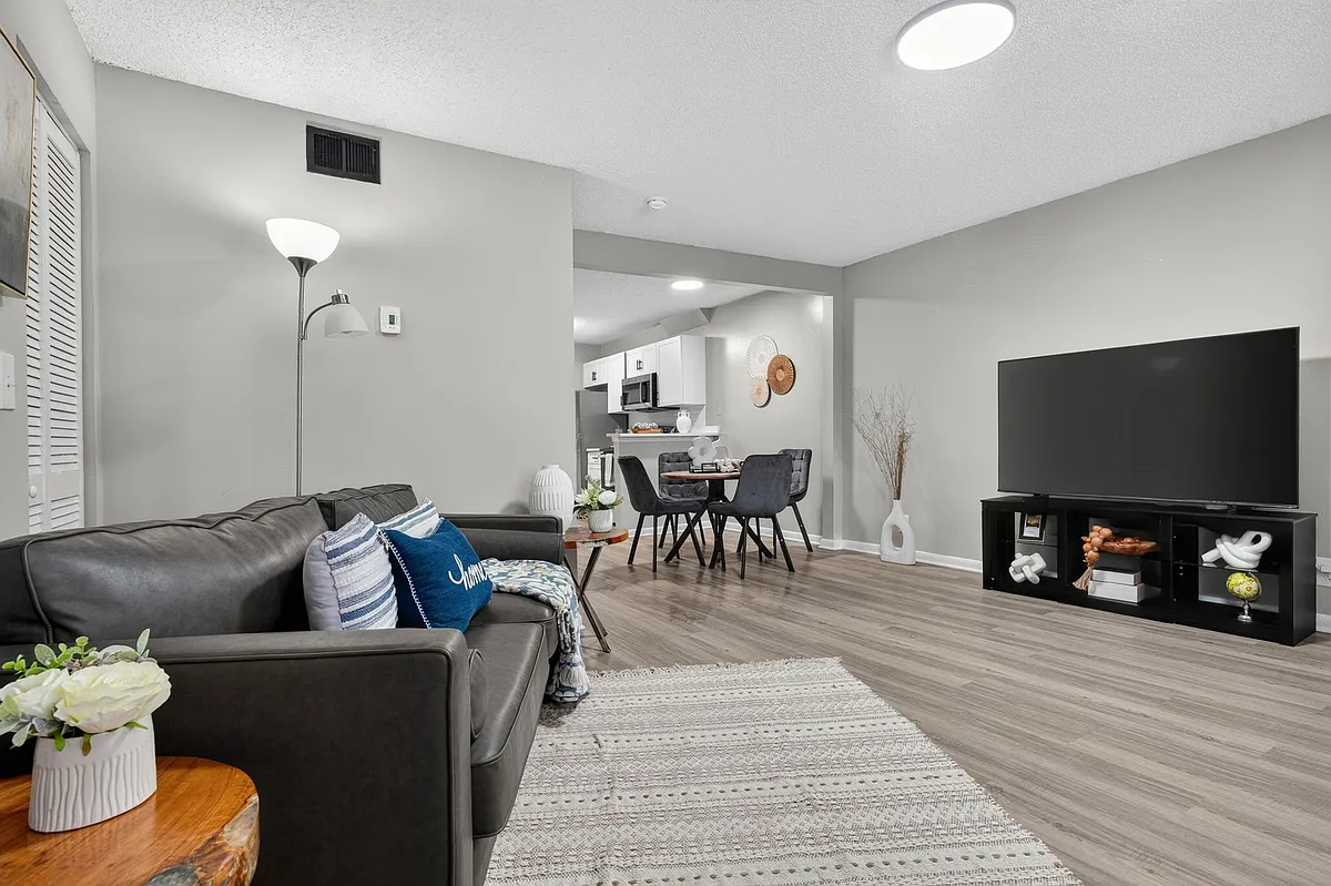 Building Photo - Oakwood Townhomes