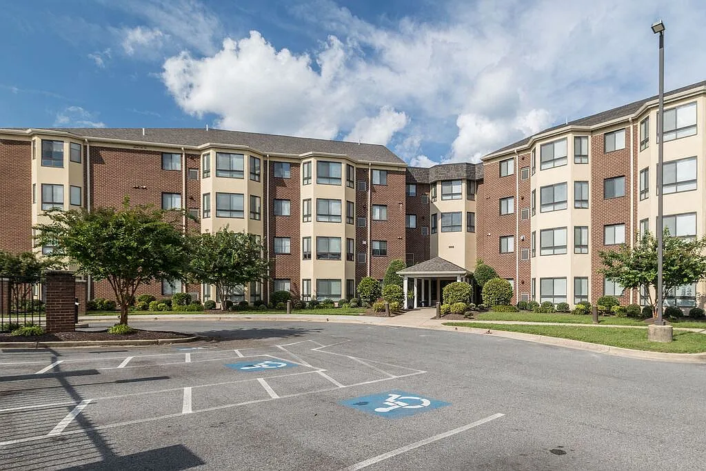 Village Lake Apartments — Photo 3