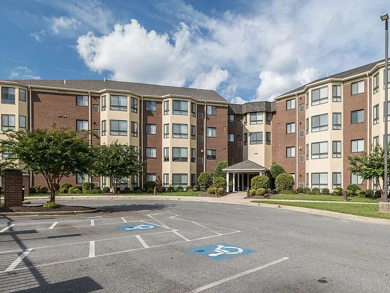 Village Lake Apartments — Photo 3
