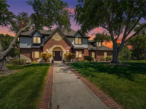 2448 NW Valley View Dr, Lees Summit, MO 64081