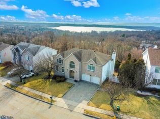 22 Foxboro Rd, Wayne, NJ 07470