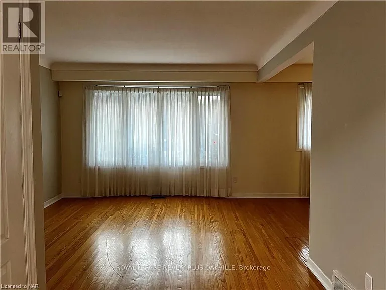 694 Niagara St #UPPER — Photo 3